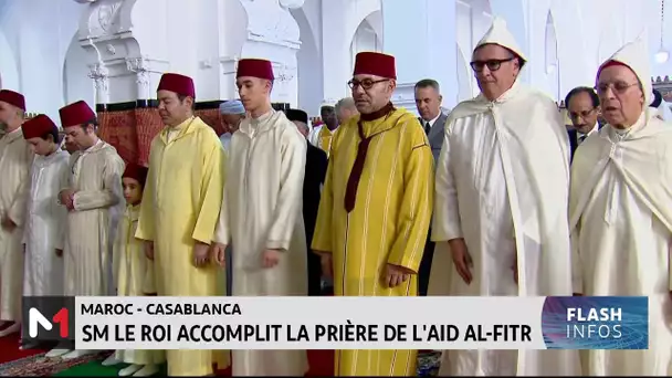 SM le Roi, Amir Al-Mouminine, accomplit la prière de l´Aïd Al-Fitr