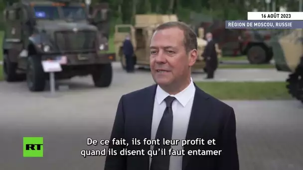 Dmitri Medvedev a visité le forum Armée-2023