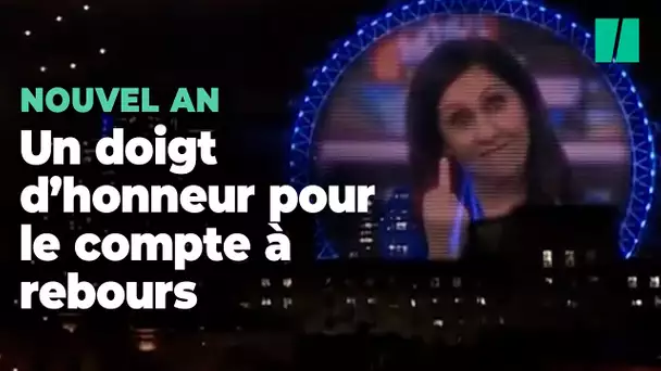 Son doigt d’honneur à la télévision devient le meme du réveillon