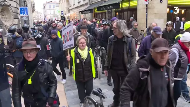 Images : plusieurs centaine de gilets jaunes manifestent dans le centre-ville de Bordeaux