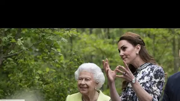 Elizabeth II, loin d’Harry et William  cet autre petit fils qui la soutient dans la tourmente