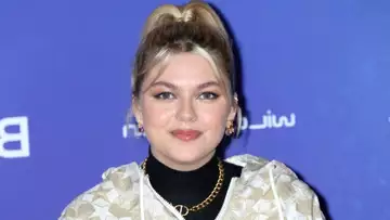 Louane tease une nouvelle chanson avec une énorme star sur Instagram !