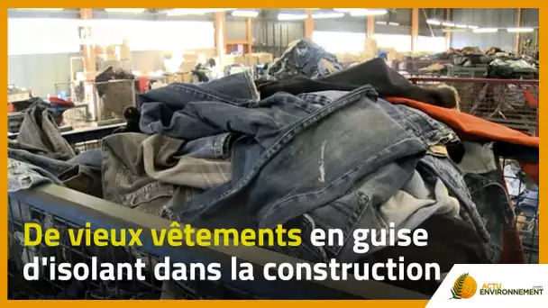 De vieux vêtements en guise d&#039;isolant dans la construction