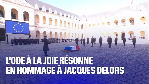L'Ode à la Joie, hymne européen, résonne dans la cour des Invalides en hommage à Jacques Delors