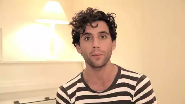 Mika présente son nouveau clip 'Elle me dit'