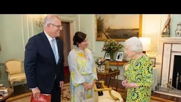 La reine recevant un cadeau de l'Australien Scott Morrison a déclenché la fureur: "Passez-moi le sea