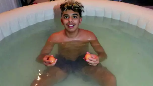 MOMO FAIT CUIRE DES ŒUFS DANS LE JACUZZI ! JE VAIS LE TUER !!!