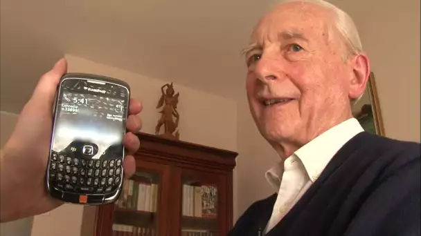 Ce papy se fait harceler par SMS