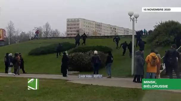 Minsk : la police disperse les manifestants lors d'un rassemblement en hommage à Roman Bondarenko
