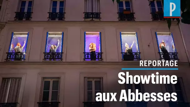 Privées de scène, ces drag-queens enflamment Montmartre depuis leurs fenêtres