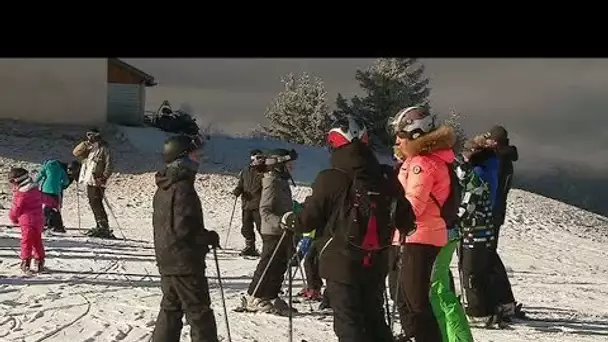 Les skieurs et le port du casque