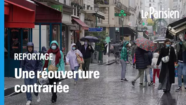 «Les Parisiens ont l’habitude de la pluie» : malgré la météo, les terrasses préparent leur r