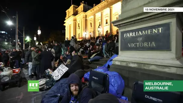 Melbourne : des manifestants anti-restrictions sanitaires s'installent devant le Parlement