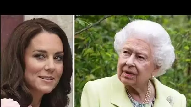 Kate « piquée » après que la reine Elizabeth II lui ait ordonné de cesser de prendre des vacances