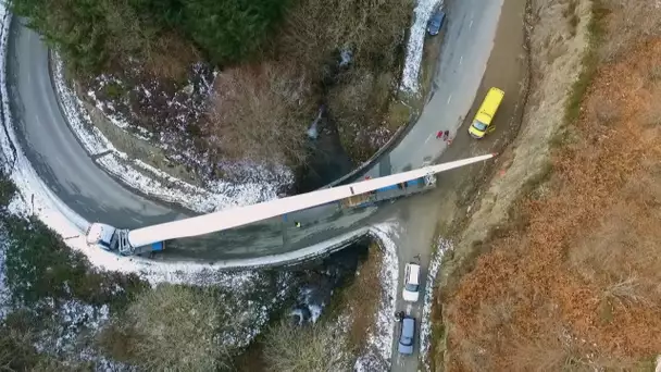 Une éolienne de 55 mètres piégée dans les montagnes