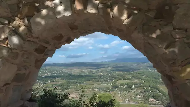 Le Castellet reçoit le label "Plus beaux villages de France"