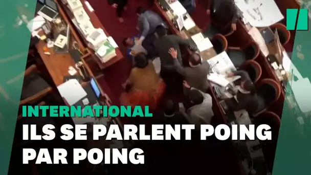 Une bagarre éclate au parlement bolivien pendant une séance publique