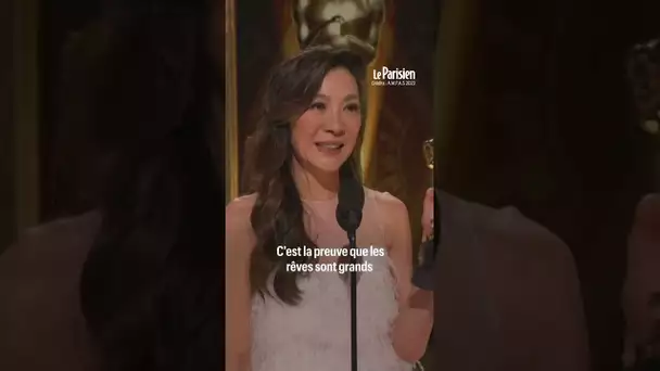 Michelle Yeoh remporte l’Oscar de la meilleure actrice à 60 ans, le 1er pour une actrice asiatique
