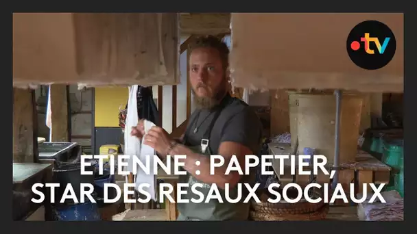 Insolite : papetier artisanal et star des réseaux, il réalise des menus en poireaux