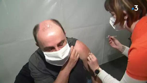 Vaccination renforcée, exemple dans un centre à Gayant Expo Douai ce week-end du 17 avril.