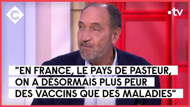 Vaccination anti-covid : la grande confusion - Robert Sebbag - C à Vous - 06/12/2022