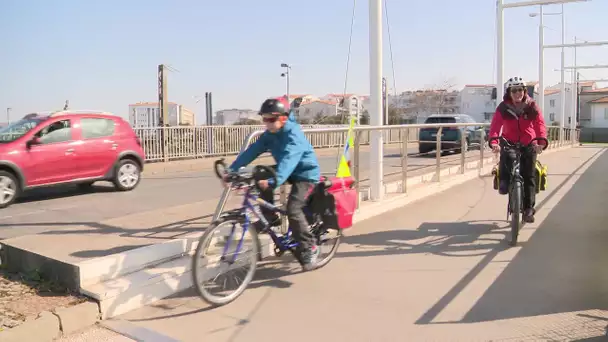 Une maman et son son fils partent à l'aventure en vélo vers les États-Unis