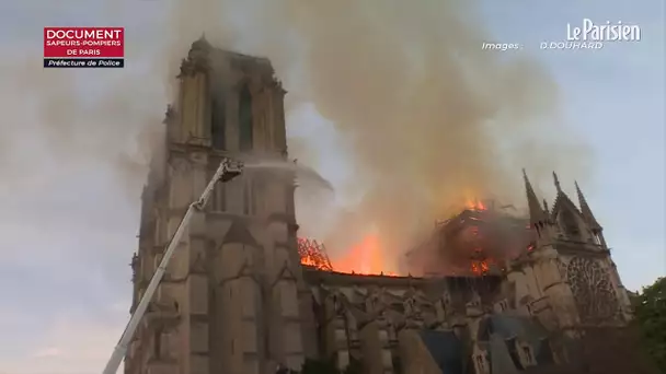 Notre-Dame en feu : au coeur du brasier avec les pompiers