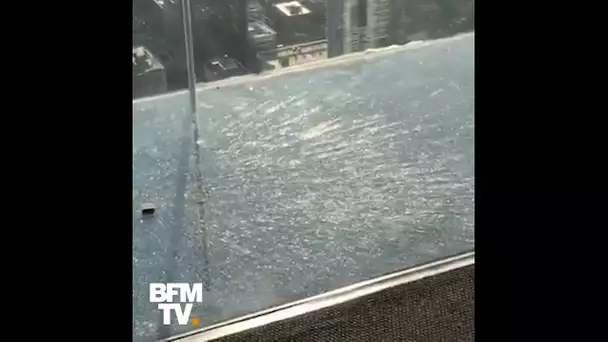 À Chicago, le plancher en verre d’une tour de 400 mètres se fissure sous les yeux des visiteurs