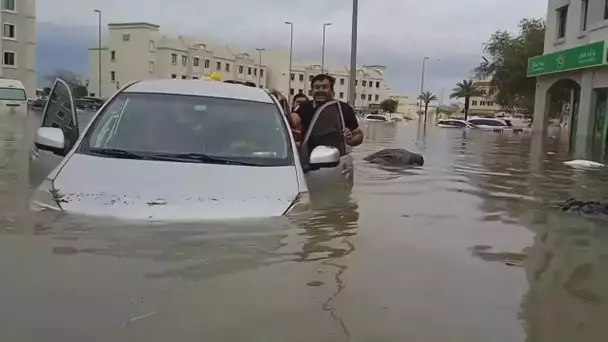 Des pluies records inondent les rues de Dubaï, le trafic aérien perturbé