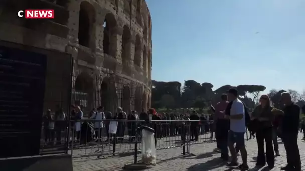Coronavirus : les touristes continuent d’affluer à Rome
