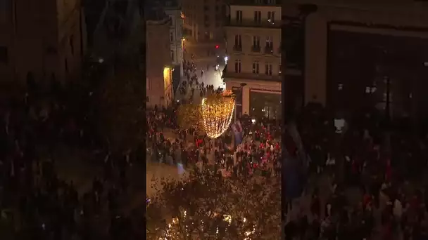 Klaxons et pétards : la victoire des Bleus fêtée dans les rues de Paris #shorts #short