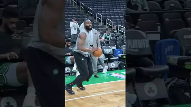 Jaylen Brown gets ready ahead of Game 5!