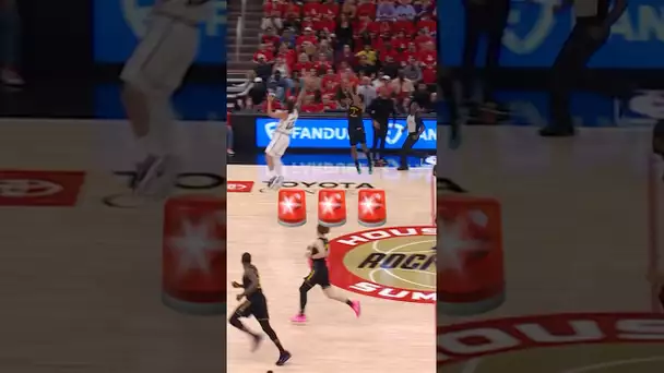 Buddy Hield from half court to beat the buzzer!