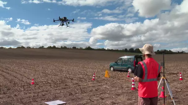 Les élèves du lycée agricole Georges Desclaude à Saintes apprennent à piloter un drone