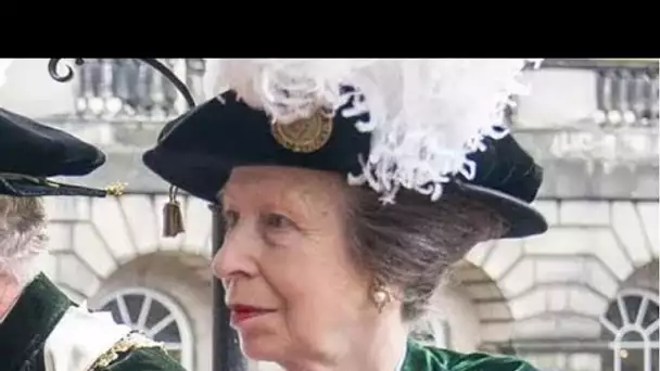La princesse Anne a déclenché la rénovation du palais après qu'un "morceau de pierre" l'ait presque