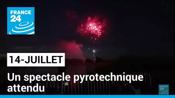 14-Juillet : un spectacle pyrotechnique attendu tous les ans par les Français • FRANCE 24