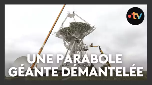 Une parabole géante en cours de démantèlement