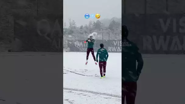 🤣 Arnau Tenas and João Neves are back in childhood! 🥶❄️
