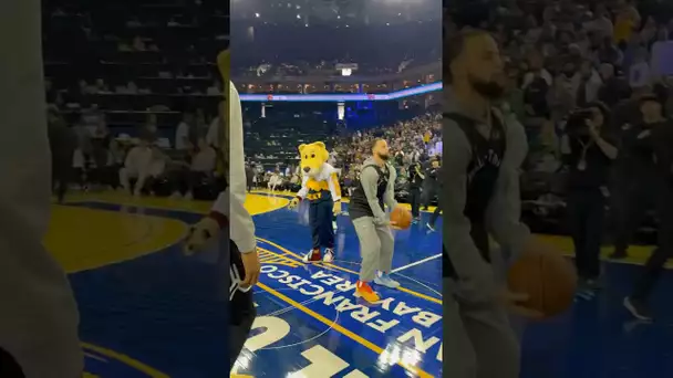 Of course Steph makes it on his first try…