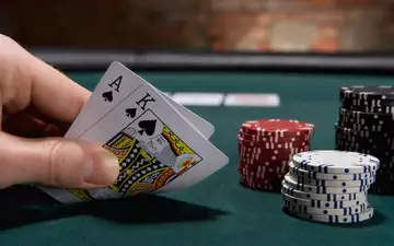 Le poker en ligne : comprendre ses règles pour bien y jouer