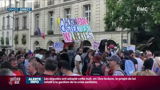 "Ce vaccin n'est pas utile": opposés à la vaccination, ces Français continuent de manifester