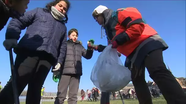 Journal de 19h : Nettoyage participatif des scolaires aux Andelys après la crue