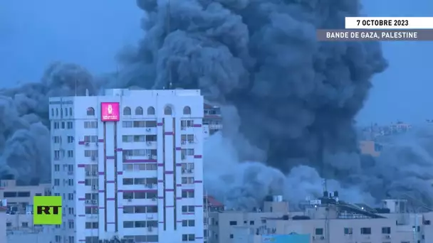 Un missile israélien frappe une tour à Gaza après une attaque du Hamas contre le sud d'Israël