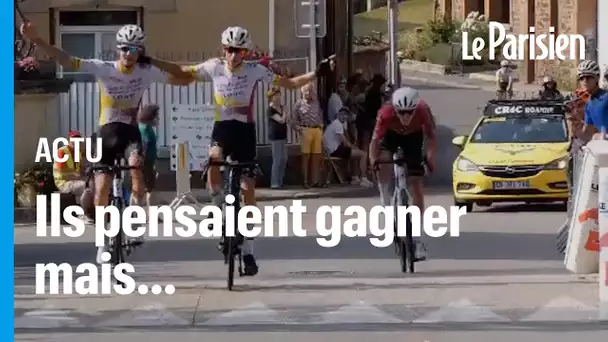 Deux coureurs célèbrent leur victoire... mais se font doubler sur la ligne d'arrivée