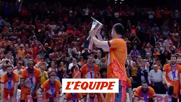 La cérémonie du trophée - Basket - Eurocoupe (H)