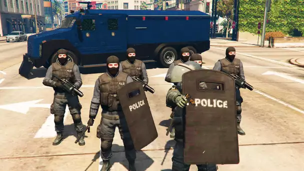 JE REJOINS LA POLICE SWAT SUR GTA 5 !