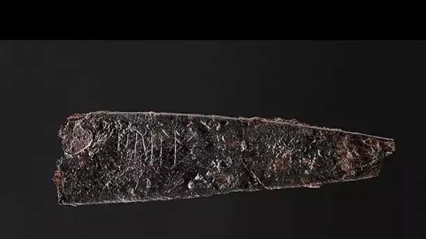 Danemark : un couteau  vieux de 2000 ans découvert gravé d'inscriptions runiques