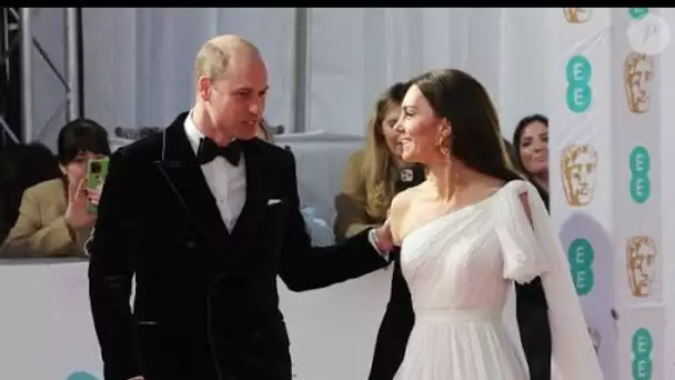 PHOTOS Prince William sans Kate Middleton aux BAFTA mais très bien entouré et chic en smoking de v