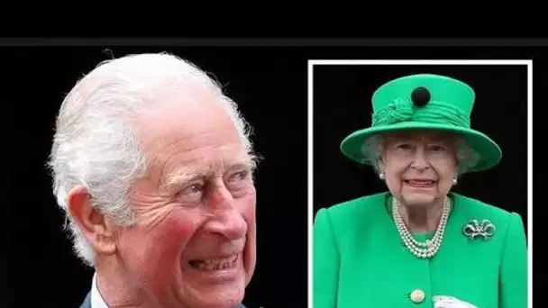 Le roi Charles a exhorté à "suivre le précédent de la reine" et à interdire aux membres de la famill