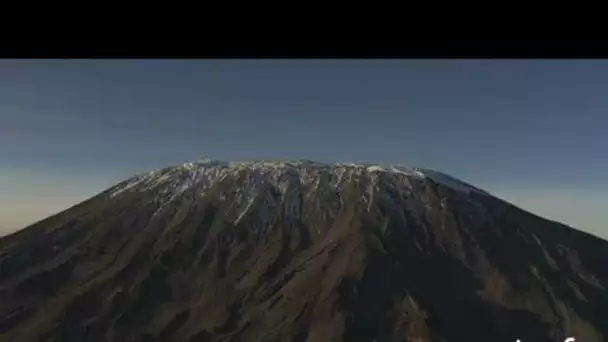 Tanzanie : sommet du Kilimandjaro, cratère, volcan environnant